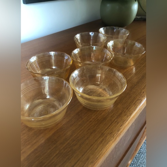Set of 7 Corning Pyrex Fireside #463 Amber Custard Cups 6 OZ Scallop Edge 175ML - Picture 2 of 12